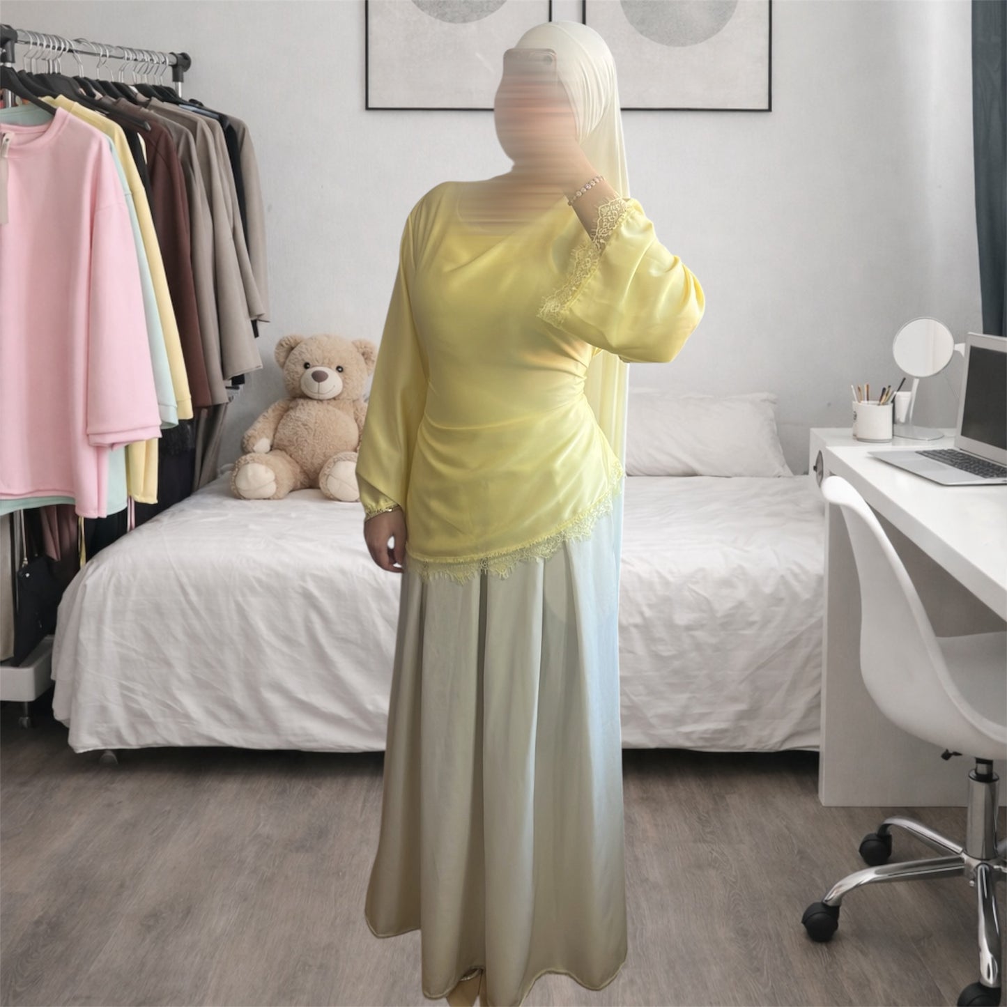 haut satiné avec dentelle court jaune