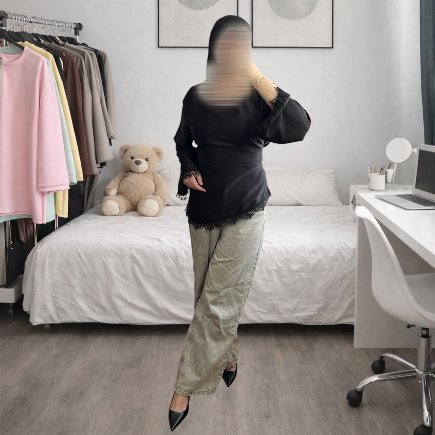 haut satiné avec dentelle court noir