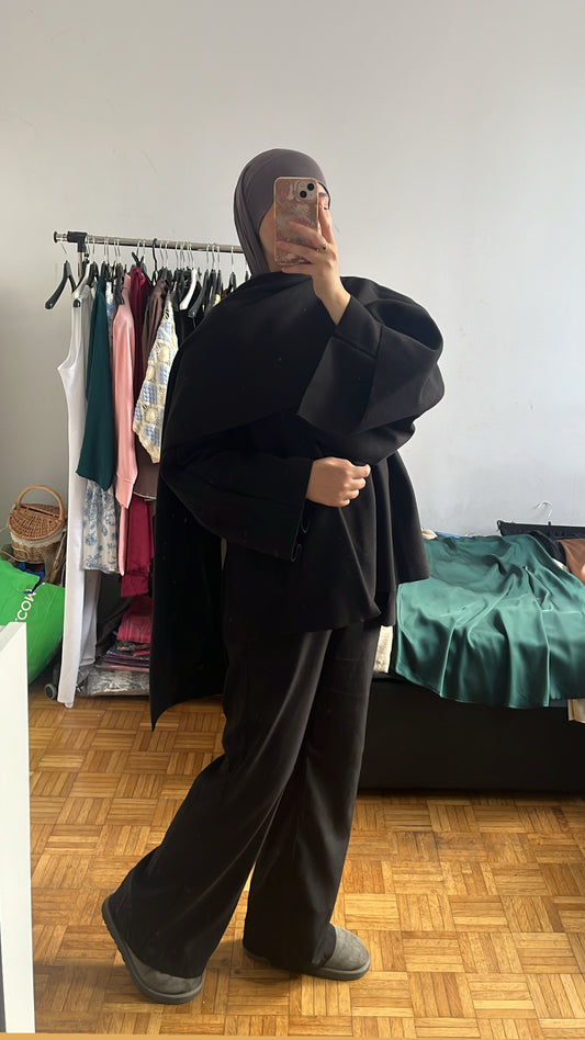 Manteau avec écharpe intégrée