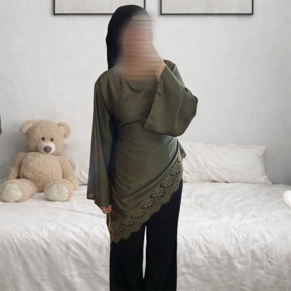 Haut satinée avec dentelle kaki