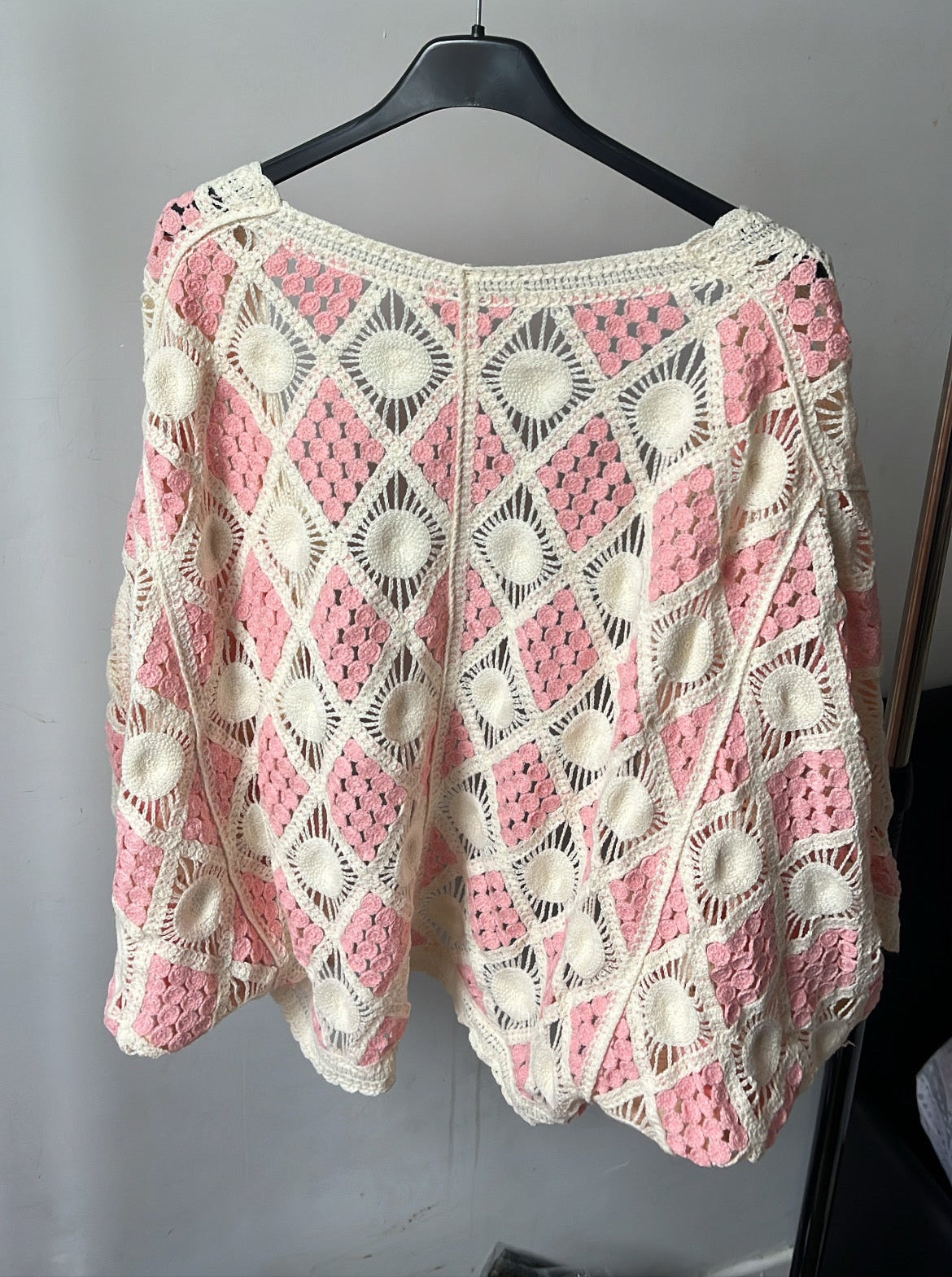 Gilet façon crochet rose