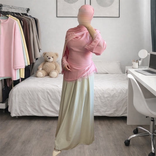 haut satiné avec dentelle court rose