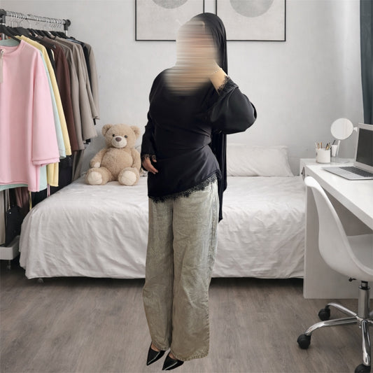 haut satiné avec dentelle court noir